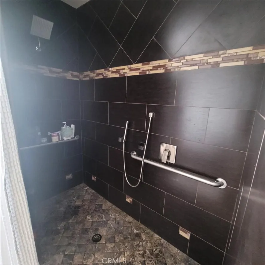 3887 Via Zumaya Street, Corona, California 92881 home-pic-25