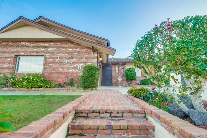 2038 Santa Rena Drive, Rancho Palos Verdes, California 90275
