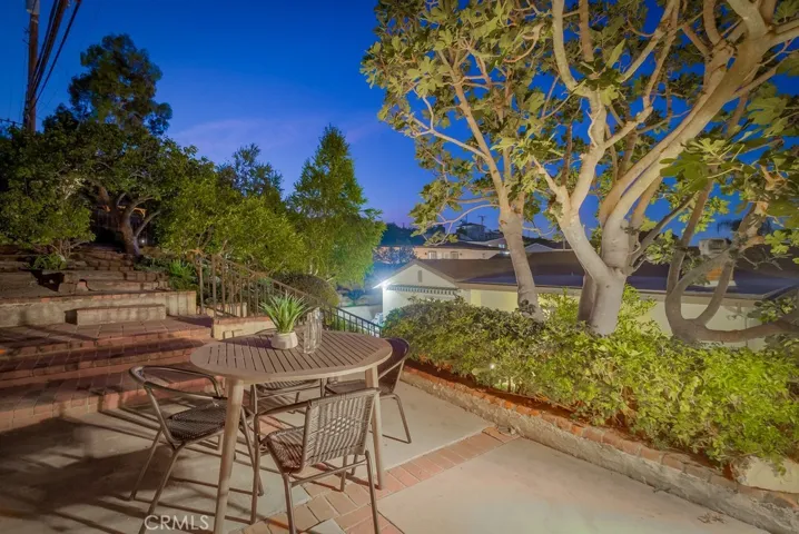 2038 Santa Rena Drive, Rancho Palos Verdes, California 90275