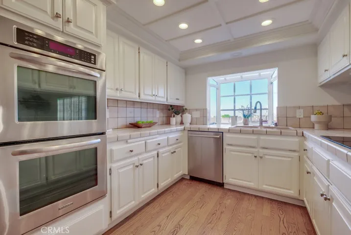 2038 Santa Rena Drive, Rancho Palos Verdes, California 90275