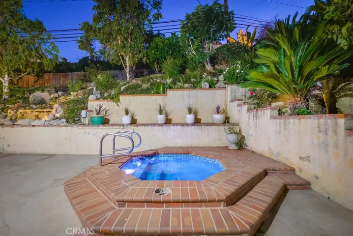 2038 Santa Rena Drive, Rancho Palos Verdes, California 90275