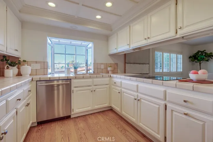 2038 Santa Rena Drive, Rancho Palos Verdes, California 90275