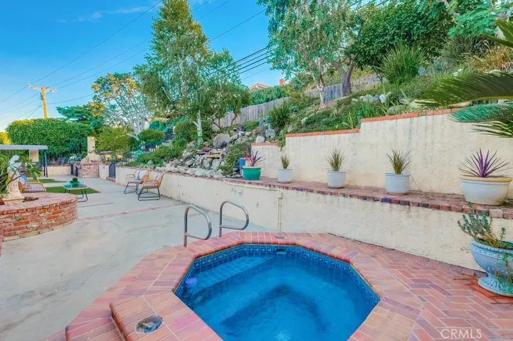 2038 Santa Rena Drive, Rancho Palos Verdes, California 90275