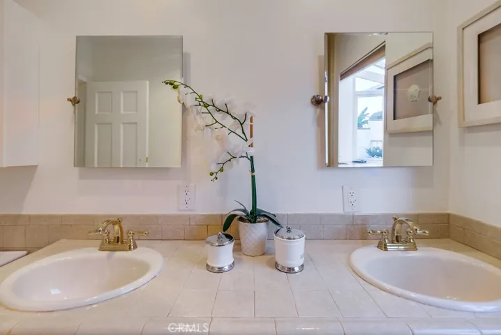 2038 Santa Rena Drive, Rancho Palos Verdes, California 90275