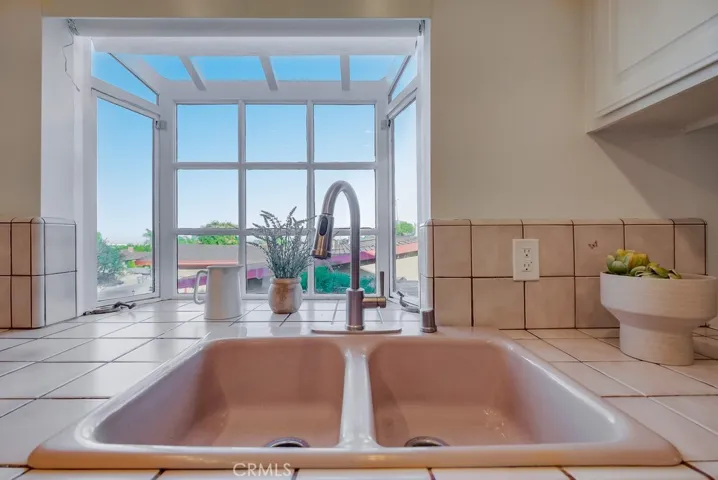 2038 Santa Rena Drive, Rancho Palos Verdes, California 90275