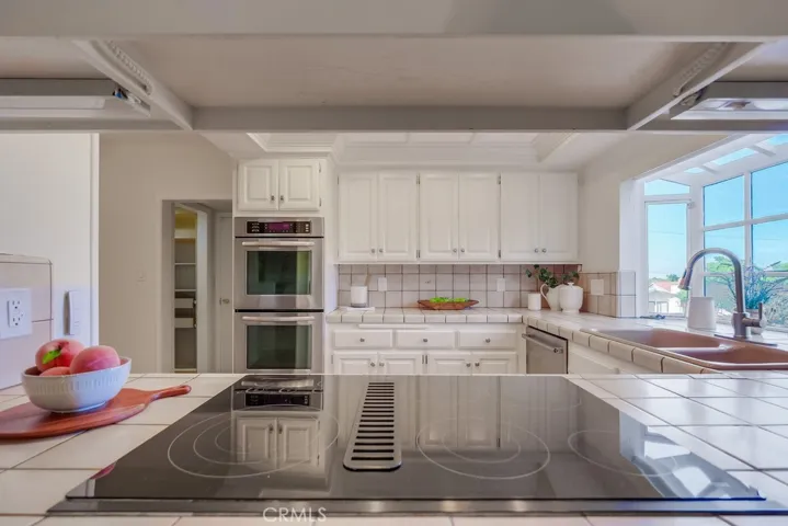 2038 Santa Rena Drive, Rancho Palos Verdes, California 90275