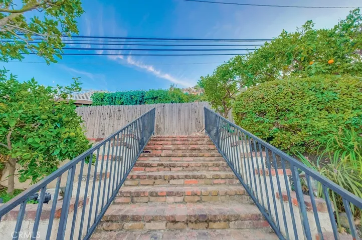2038 Santa Rena Drive, Rancho Palos Verdes, California 90275