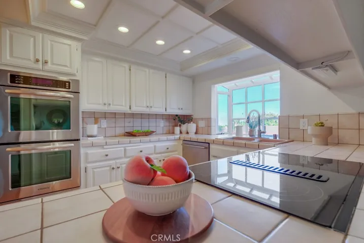 2038 Santa Rena Drive, Rancho Palos Verdes, California 90275