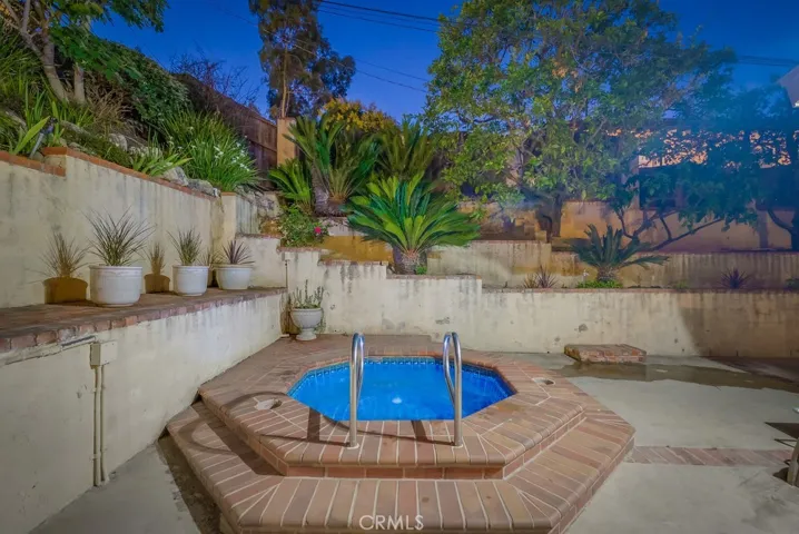 2038 Santa Rena Drive, Rancho Palos Verdes, California 90275