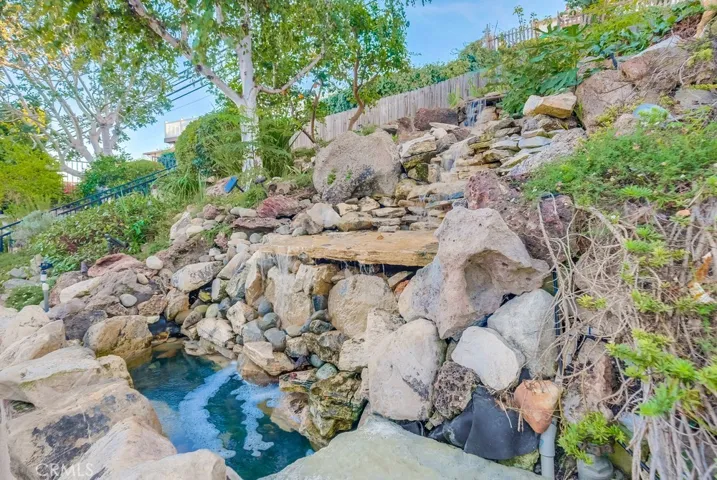 2038 Santa Rena Drive, Rancho Palos Verdes, California 90275