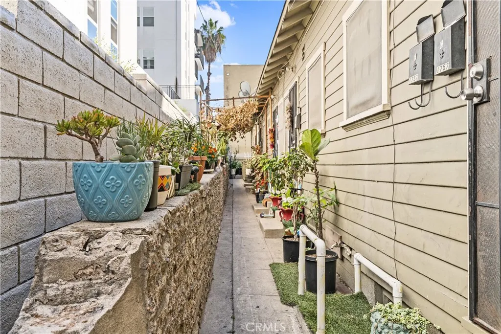 1757 Long Beach Boulevard, Long Beach, California 90813 home-pic-23