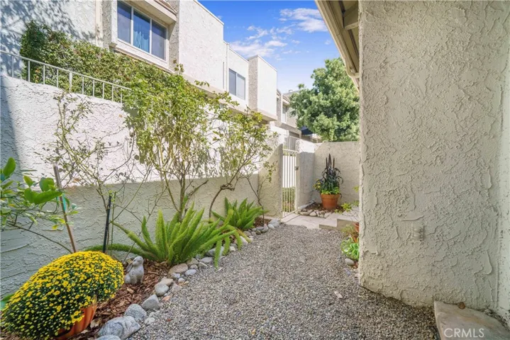 11824 Moorpark Street A, Studio City, California 91604