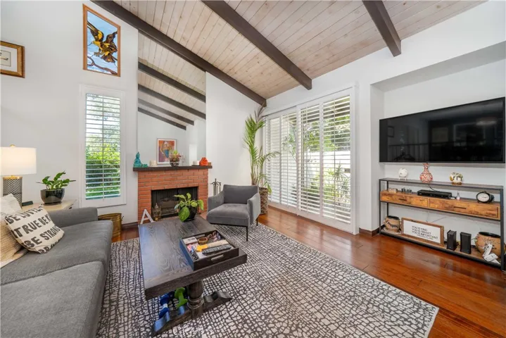 11824 Moorpark Street A, Studio City, California 91604