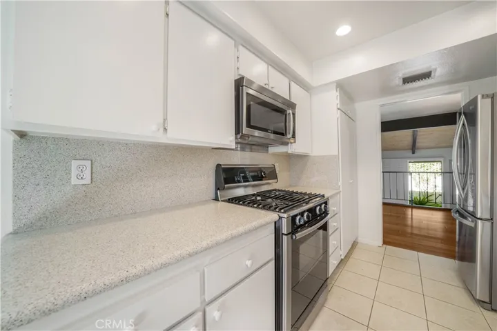 11824 Moorpark Street A, Studio City, California 91604