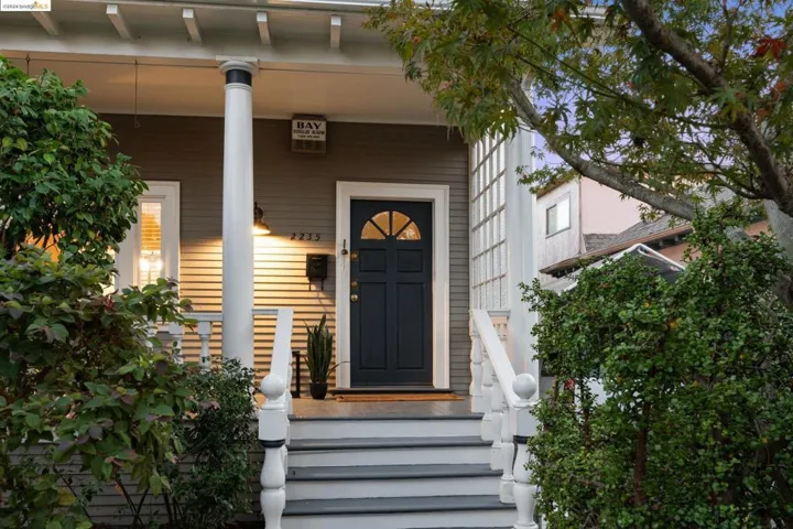 2235 E 32nd St, Oakland, California 94602