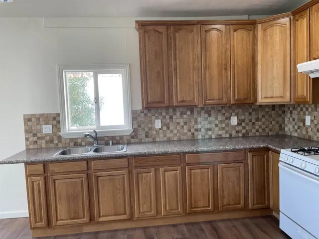 1396 E 27th St, Oakland, California 94606