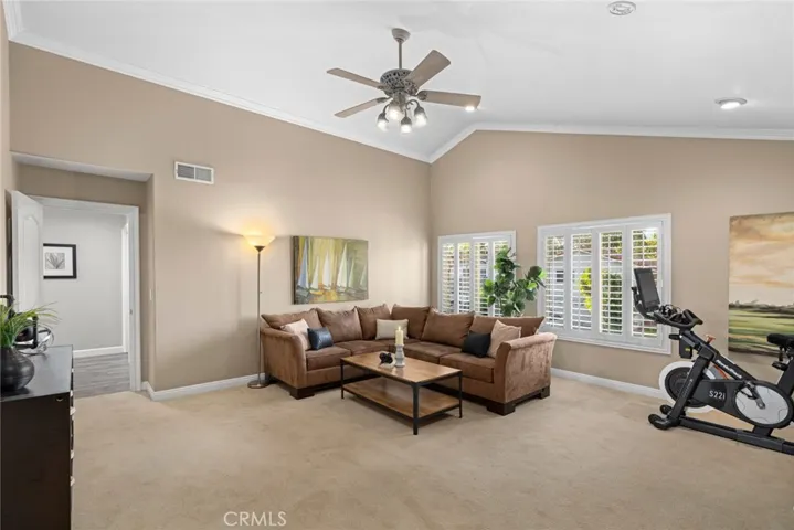 Game room or large bedroom