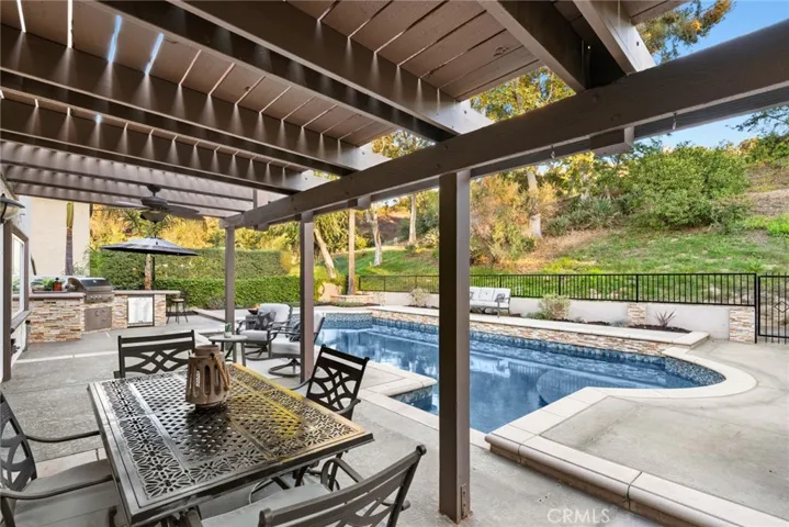 outdoor patio and dinning area