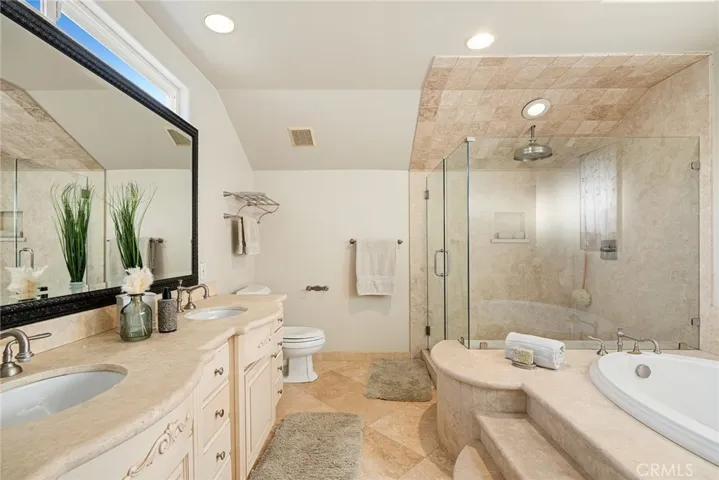 Primary bedroom bathroom
