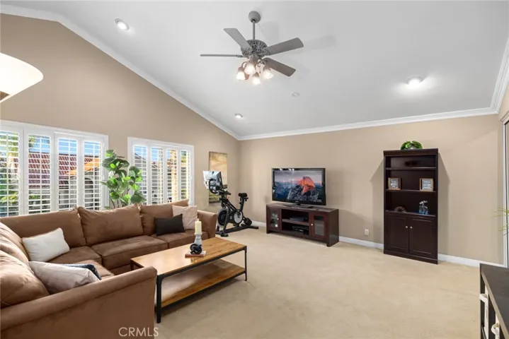 Game room or large bedroom