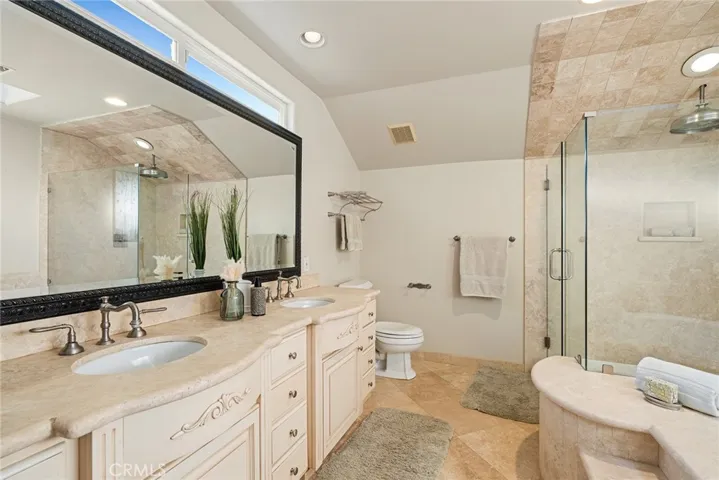 Primary bedroom bathroom