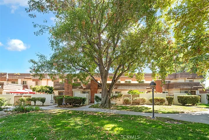 10348 Larwin Avenue, Chatsworth, California 91311