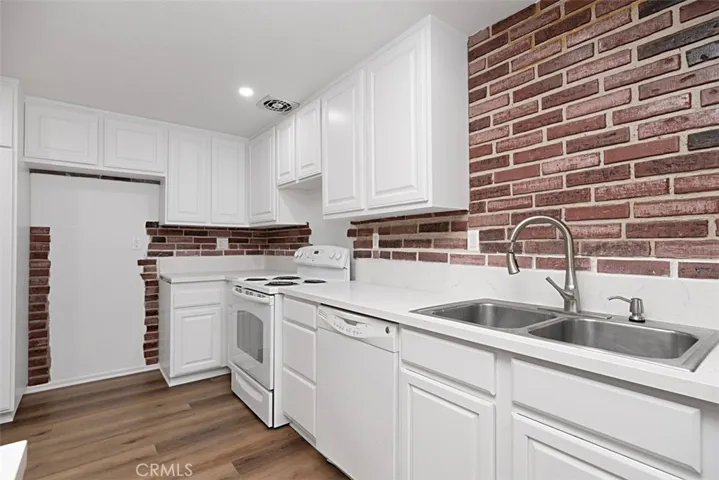 10348 Larwin Avenue, Chatsworth, California 91311