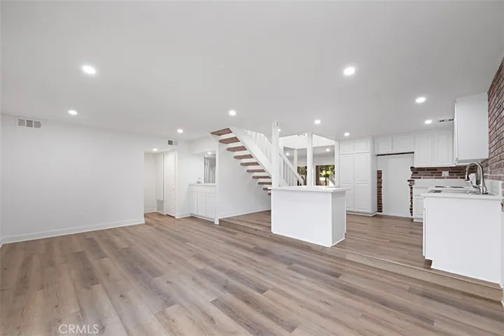 10348 Larwin Avenue, Chatsworth, California 91311