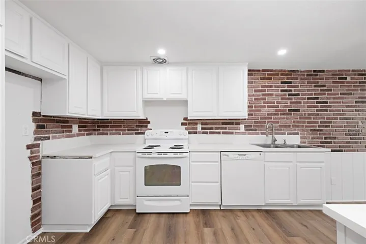 10348 Larwin Avenue, Chatsworth, California 91311