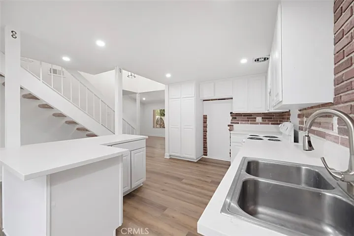 10348 Larwin Avenue, Chatsworth, California 91311