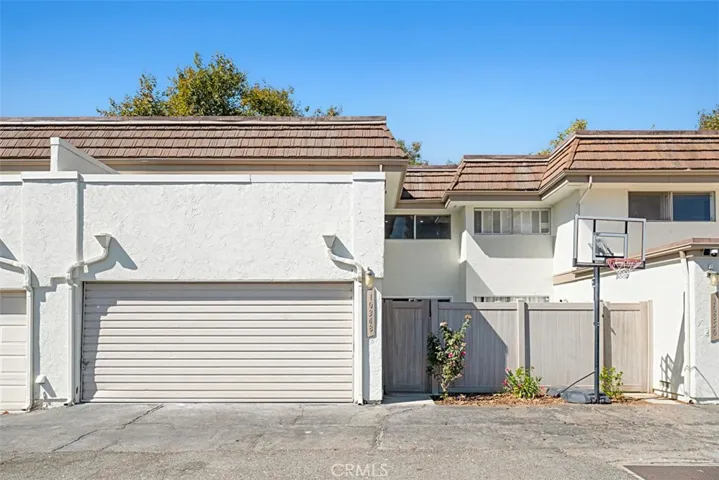 10348 Larwin Avenue, Chatsworth, California 91311