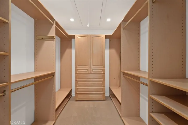 Mater closet/ dressing area