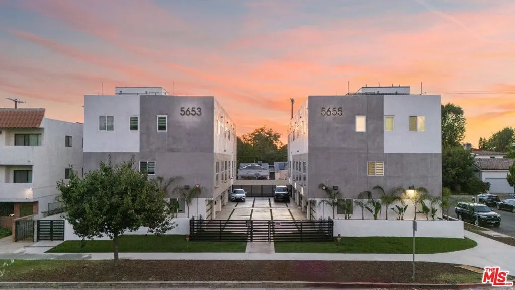 5653 Hazeltine Avenue, Sherman Oaks, California 91401, 11 Bedrooms Bedrooms, ,10 BathroomsBathrooms,Residential Income,For Sale,Hazeltine,24452099