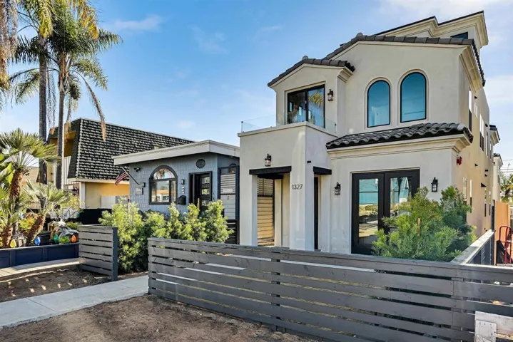 1327 Reed Ave, San Diego, California 92109