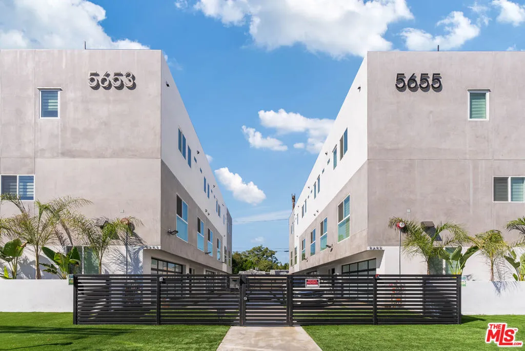 5655 Hazeltine Street, Sherman Oaks, California 91401, 11 Bedrooms Bedrooms, ,11 BathroomsBathrooms,Residential Income,For Sale,Hazeltine,24452205