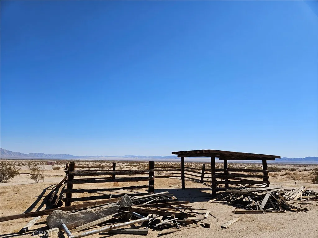 5451 Kuhns Rd, 29 Palms, California 92277 home-pic-14