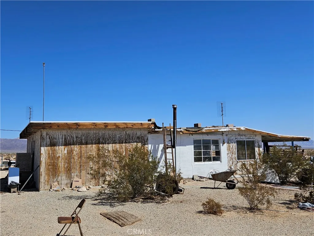 5451 Kuhns Rd, 29 Palms, California 92277 home-pic-12