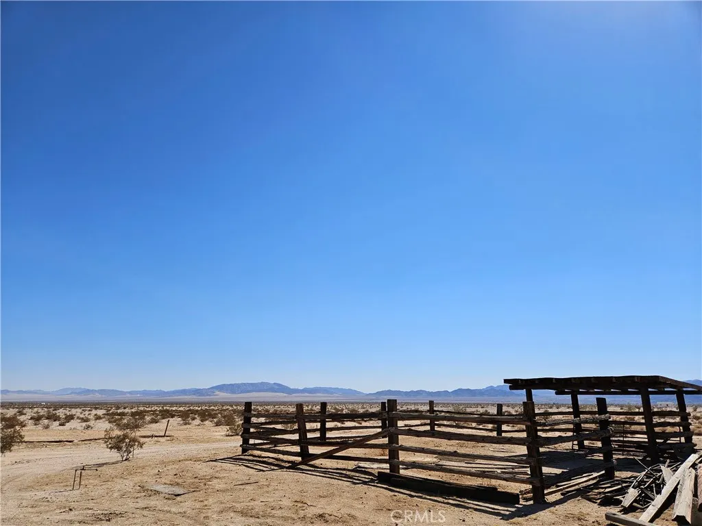 5451 Kuhns Rd, 29 Palms, California 92277 home-pic-15