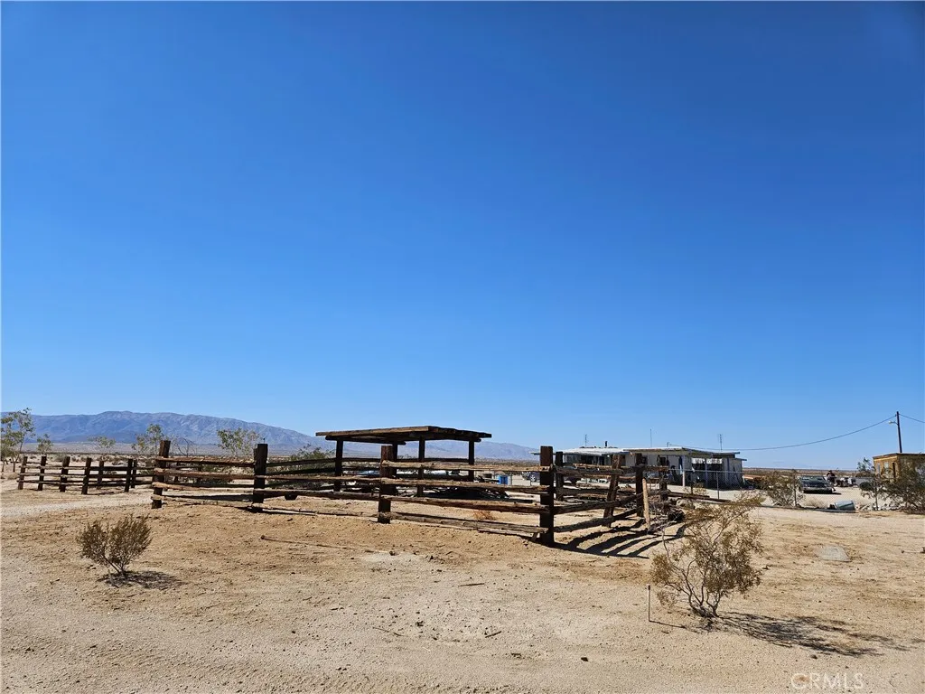 5451 Kuhns Rd, 29 Palms, California 92277 home-pic-0