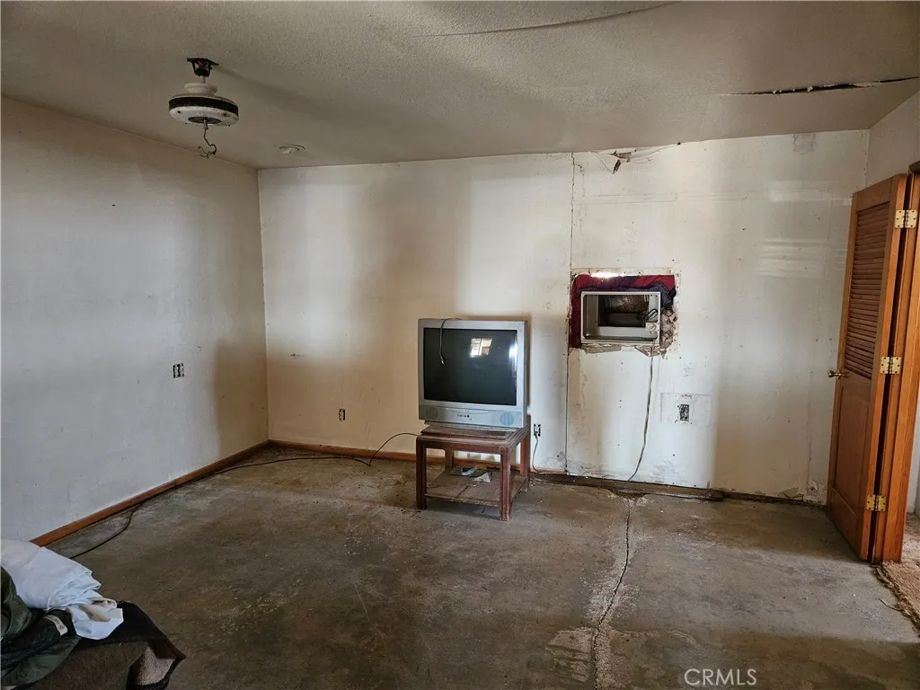 5451 Kuhns Rd, 29 Palms, California 92277 home-pic-4