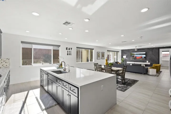 2798 Sasser Place, Tracy, California 95377