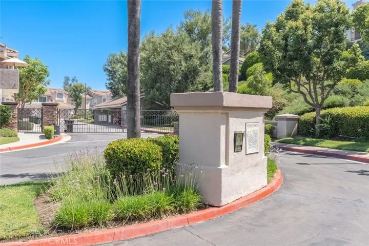 1047 S Rising Sun Court, Anaheim Hills, California 92808