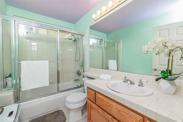 Upstairs hall bath