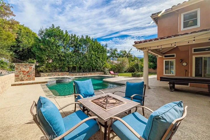So much space for entertaining or just kicking back and relaxing on a lazy day