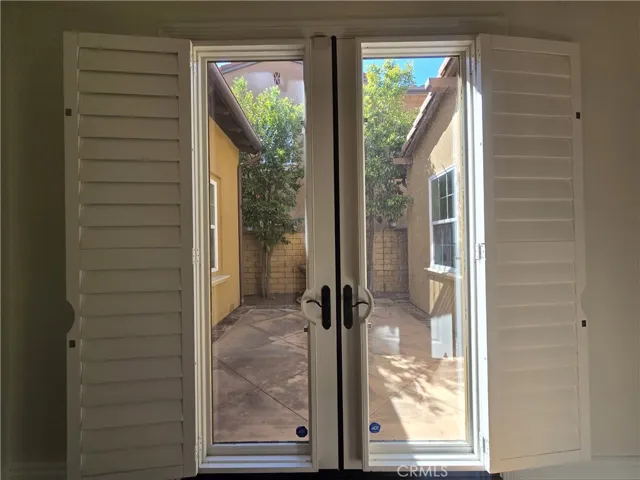 Side patio