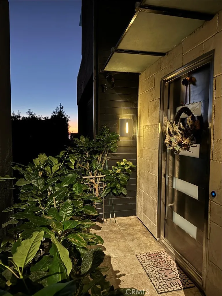 1083 Tia Juana Street, Laguna Beach, California 92651 home-pic-3