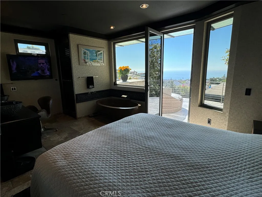 1083 Tia Juana Street, Laguna Beach, California 92651 home-pic-7