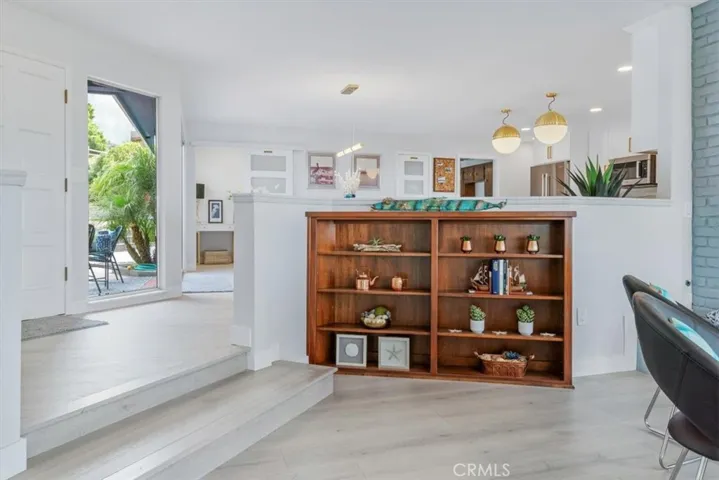Gorgeous custom built in
shelves flank the living/great room.