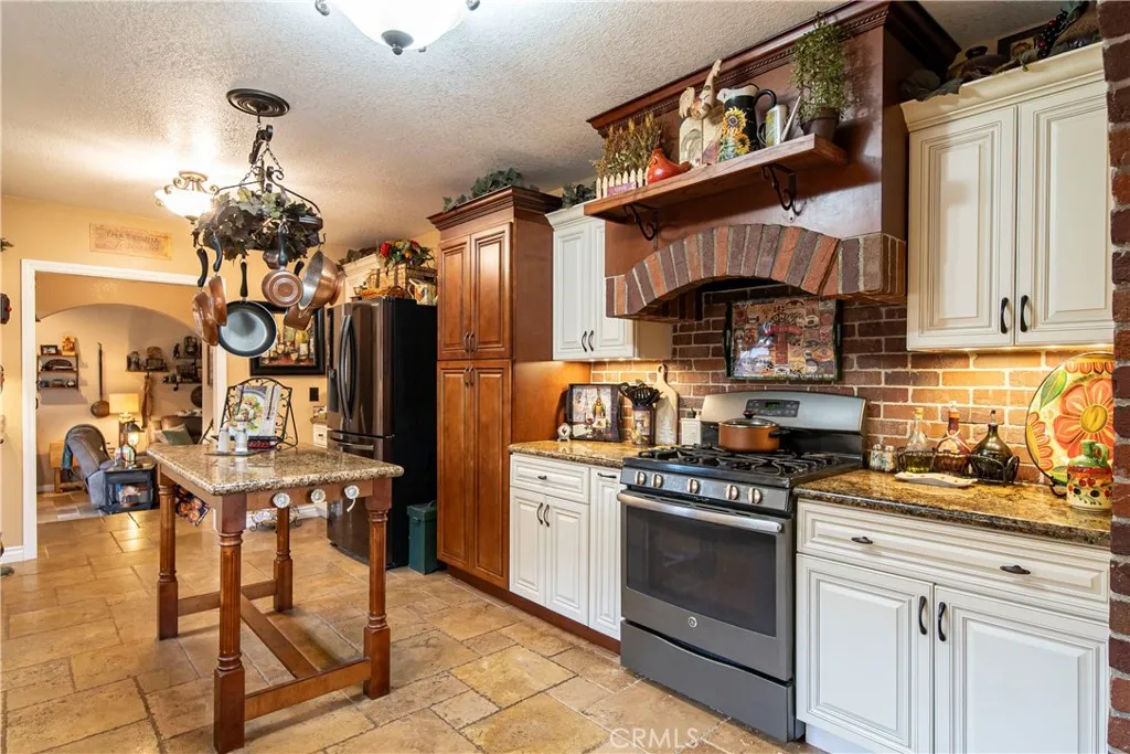 208 E 3rd Street, San Dimas, California 91773 home-pic-4