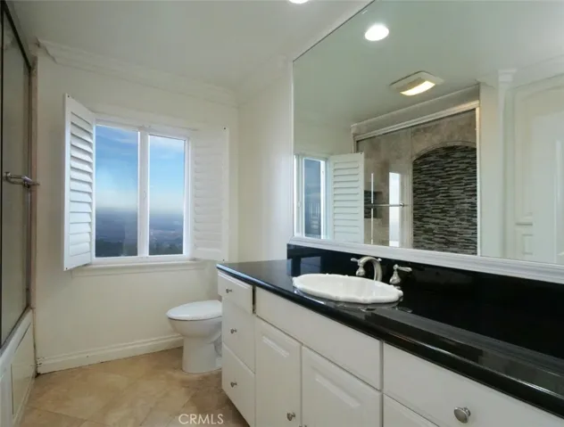 Hallway Bathroom shared by Bedroom #3 and #4